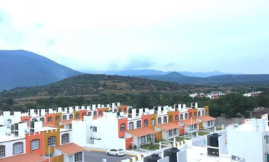 Casa en venta a precio de REMATE en Fracc. La Toscana Iguala Guerrero, ¡compra directa con el banco, no se aceptan créditos!