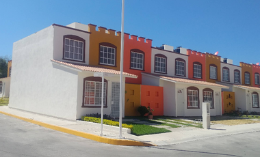 Casa en venta a precio de REMATE en Fracc. La Toscana Iguala Guerrero, ¡compra directa con el banco, no se aceptan créditos!