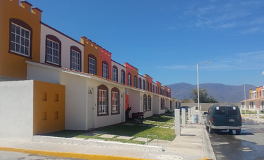 Casa en venta a precio de REMATE en Fracc. La Toscana Iguala Guerrero, ¡compra directa con el banco, no se aceptan créditos!