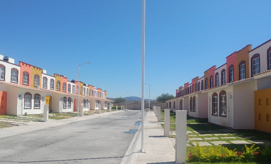 Casa en venta a precio de REMATE en Fracc. La Toscana Iguala Guerrero, ¡compra directa con el banco, no se aceptan créditos!