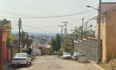 Casa en venta precio de REMATE en Rinconada Tzompantle, Cuernava ¡Compra directa con el banco, no se aceptan créditos!