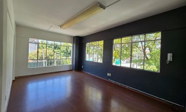 Edificio en Venta, con Locales Comerciales