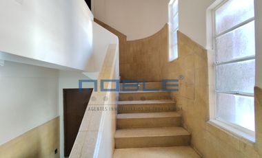 Edificio en Venta, con Locales Comerciales