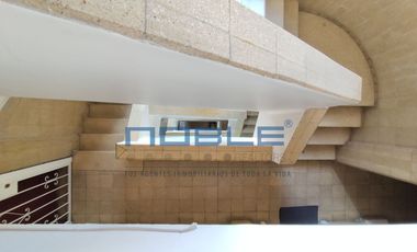 Edificio en Venta, con Locales Comerciales