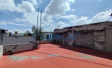 Edificio en Venta, con Locales Comerciales