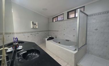 Via la costa, Renta de linda casa 4 dormitorios con piscina amoblada