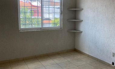 RENTA CASA EN SAN JERONIMO 3 RECAMARAS A 10 MIN PLAZA MAYOR