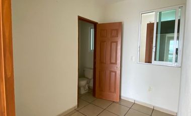 AGRADABLE DEPTO. DE 2 RECÁMARAS Y 1 ESTUDIO, 3 BAÑOS, SALA , COMEDOR, COCINA EQUIPADA,BALCON, CANCHA DE TENIS, ALBERCA, PALAPA Y VIGILANCIA.