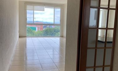 AGRADABLE DEPTO. DE 2 RECÁMARAS Y 1 ESTUDIO, 3 BAÑOS, SALA , COMEDOR, COCINA EQUIPADA,BALCON, CANCHA DE TENIS, ALBERCA, PALAPA Y VIGILANCIA.