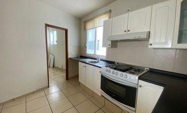 AGRADABLE DEPTO. DE 2 RECÁMARAS Y 1 ESTUDIO, 3 BAÑOS, SALA , COMEDOR, COCINA EQUIPADA,BALCON, CANCHA DE TENIS, ALBERCA, PALAPA Y VIGILANCIA.