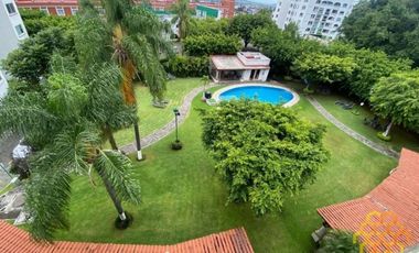 AGRADABLE DEPTO. DE 2 RECÁMARAS Y 1 ESTUDIO, 3 BAÑOS, SALA , COMEDOR, COCINA EQUIPADA,BALCON, CANCHA DE TENIS, ALBERCA, PALAPA Y VIGILANCIA.