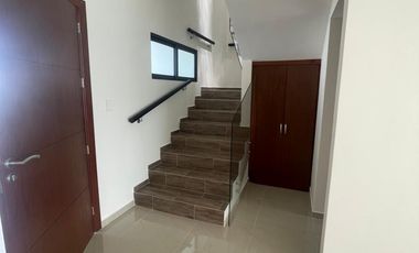 RENTO CASA EN LOMAS DEL DORADO CON RECAMARA EN PLANTA BAJA