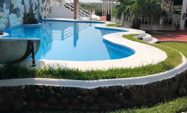 RENTO JARDIN DE EVENTOS CON ALBERCA Y SALIDA AL RIO