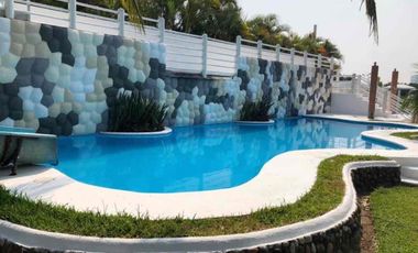 RENTO JARDIN DE EVENTOS CON ALBERCA Y SALIDA AL RIO