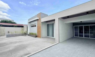 Newly renovated high ceiling bungalow for sale