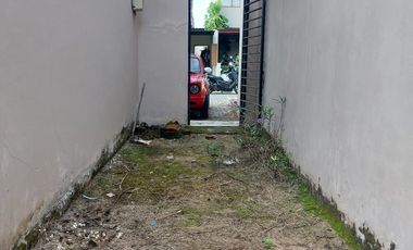 House in the Garden View complex in Mataram