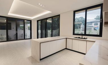 Orchard Golf and Country Club house and lot for sale