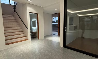 Orchard Golf and Country Club house and lot for sale