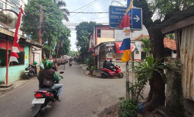 Rumah hitung Tanah Akses 2 mobil, cocok untuk usaha Kos Kosan, Parkir mobil dan motor di Samping Mall Kota Kasablanka Tebet
