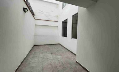 En venta departamento de 3 habitaciones. en un primer piso en Salamanca