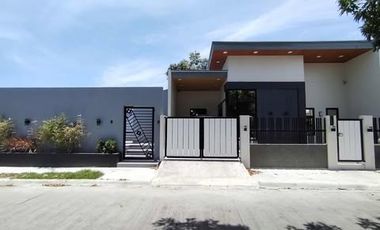 3 Bedroom House & Lot with Pool for Sale in San Lorenzo South Santa Rosa City Laguna