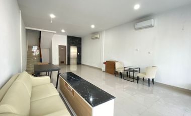 Tersisa 1 Ruko dari 6 Ruko Baru, strategis, terbesar, terluas, Hoek diPasar Minggu, Jaksel