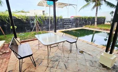 Di jual / sewa rumah mewah view laut bisa parkir yatch pribadi 4 kamar tidur luas tanah 650 m2 ada kolam dan garasi 3 mobil harga jual 40 M di pantai mutiara pluit jakarta utara