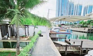 Di jual / sewa rumah mewah view laut bisa parkir yatch pribadi 4 kamar tidur luas tanah 650 m2 ada kolam dan garasi 3 mobil harga jual 40 M di pantai mutiara pluit jakarta utara