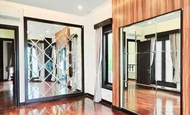 Di jual / sewa rumah mewah view laut bisa parkir yatch pribadi 4 kamar tidur luas tanah 650 m2 ada kolam dan garasi 3 mobil harga jual 40 M di pantai mutiara pluit jakarta utara