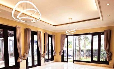 Di jual / sewa rumah mewah view laut bisa parkir yatch pribadi 4 kamar tidur luas tanah 650 m2 ada kolam dan garasi 3 mobil harga jual 40 M di pantai mutiara pluit jakarta utara