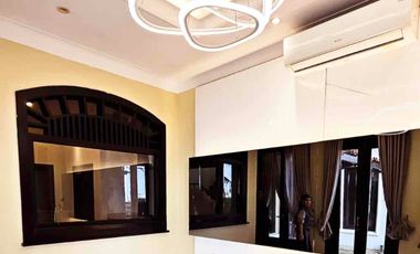 Di jual / sewa rumah mewah view laut bisa parkir yatch pribadi 4 kamar tidur luas tanah 650 m2 ada kolam dan garasi 3 mobil harga jual 40 M di pantai mutiara pluit jakarta utara