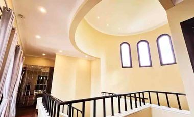 Di jual / sewa rumah mewah view laut bisa parkir yatch pribadi 4 kamar tidur luas tanah 650 m2 ada kolam dan garasi 3 mobil harga jual 40 M di pantai mutiara pluit jakarta utara