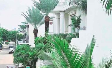 Di jual / sewa rumah mewah view laut bisa parkir yatch pribadi 4 kamar tidur luas tanah 650 m2 ada kolam dan garasi 3 mobil harga jual 40 M di pantai mutiara pluit jakarta utara