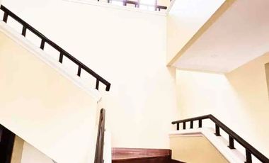 Di jual / sewa rumah mewah view laut bisa parkir yatch pribadi 4 kamar tidur luas tanah 650 m2 ada kolam dan garasi 3 mobil harga jual 40 M di pantai mutiara pluit jakarta utara