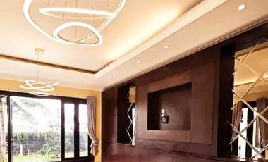 Di jual / sewa rumah mewah view laut bisa parkir yatch pribadi 4 kamar tidur luas tanah 650 m2 ada kolam dan garasi 3 mobil harga jual 40 M di pantai mutiara pluit jakarta utara