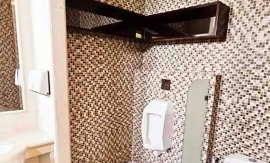 Di jual / sewa rumah mewah view laut bisa parkir yatch pribadi 4 kamar tidur luas tanah 650 m2 ada kolam dan garasi 3 mobil harga jual 40 M di pantai mutiara pluit jakarta utara