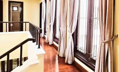 Di jual / sewa rumah mewah view laut bisa parkir yatch pribadi 4 kamar tidur luas tanah 650 m2 ada kolam dan garasi 3 mobil harga jual 40 M di pantai mutiara pluit jakarta utara