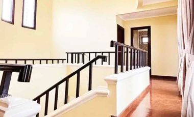 Di jual / sewa rumah mewah view laut bisa parkir yatch pribadi 4 kamar tidur luas tanah 650 m2 ada kolam dan garasi 3 mobil harga jual 40 M di pantai mutiara pluit jakarta utara