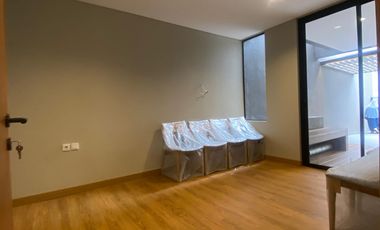 Disewa Rumah Modern 3 Lantai dengan Desain Modern & Bright, Fully Furnished, di Kemang Utara