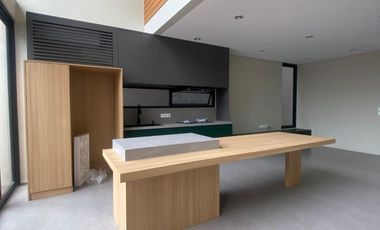 Disewa Rumah Modern 3 Lantai dengan Desain Modern & Bright, Fully Furnished, di Kemang Utara