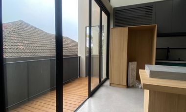 Disewa Rumah Modern 3 Lantai dengan Desain Modern & Bright, Fully Furnished, di Kemang Utara