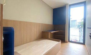 Disewa Rumah Modern 3 Lantai dengan Desain Modern & Bright, Fully Furnished, di Kemang Utara