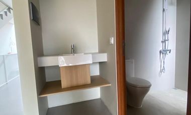 Disewa Rumah Modern 3 Lantai dengan Desain Modern & Bright, Fully Furnished, di Kemang Utara