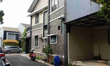 dijual rumah cluster mewah 2 lantai hook siap huni LT145 LB300 semifurnished di cibubur residence