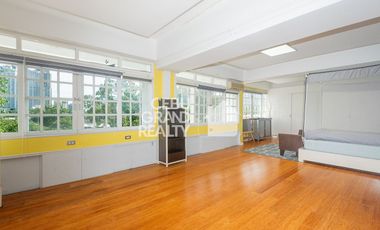 Expansive Penthouse Oasis with Unrivaled Golf Course Views