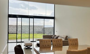 RENTA DE CASA AMUEBLADA EN EL BOSQUE COWNTRY CLUB