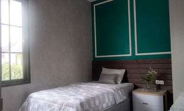 Rumah desain American Clasic dengan Balkon Full Furnished di Sidoarjo