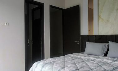 Rumah desain American Clasic dengan Balkon Full Furnished di Sidoarjo