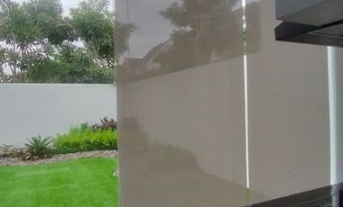 Rumah desain American Clasic dengan Balkon Full Furnished di Sidoarjo