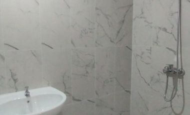 Rumah desain American Clasic dengan Balkon Full Furnished di Sidoarjo